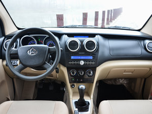 2014款1.5L 手动精英版 内饰全景