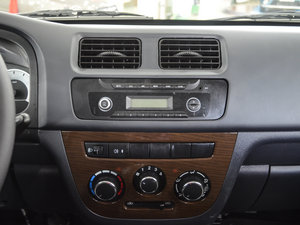 2014款1.4L 手动基本版 中控区