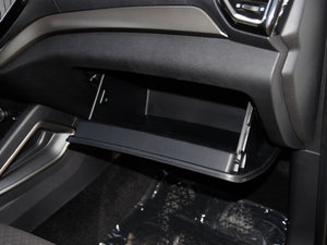 2016款1.6L 手动豪华型 手套箱