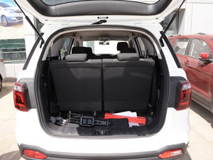 2016款1.6L 手动豪华型 行李厢空间