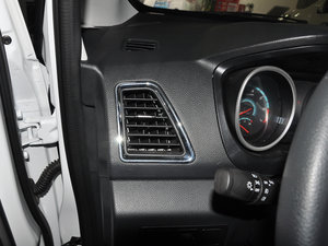 2017款1.5T 豪华型 6MT 中控区