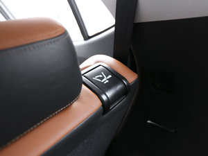 2017CX70T  1.5T ԄӺ g