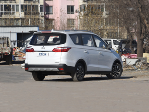 2017款1.5T 自动旗舰型 整体外观
