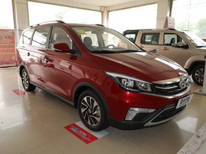 2017款1.6L 手动豪华型 左前45度