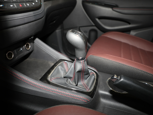 2017款1.6L 手动豪华型 换挡杆