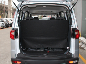 2018款1.5L 手动标准型 行李厢空间