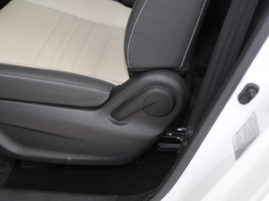 2018款1.5T 自动智网型 空间座椅