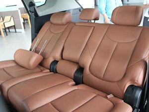 2011款2.2T 四驱智尊版 空间座椅