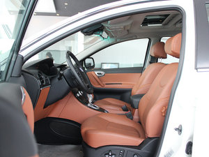 2011款2.2T 四驱智尊版 前排空间