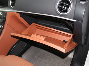 2011款2.2T 四驱智尊版 手套箱