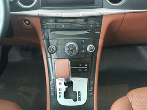 2011款2.2T 四驱智尊版 中控区