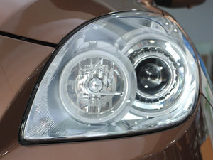 2011款2.2T 两驱智慧版 大灯