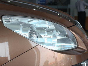 2011款2.2T 两驱智慧版 大灯
