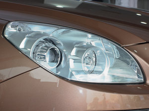 2011款2.2T 两驱智慧版 大灯