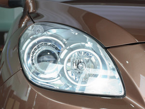 2011款2.2T 两驱智慧版 大灯