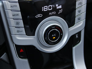 2013款1.8T 自动尊贵版 中控区