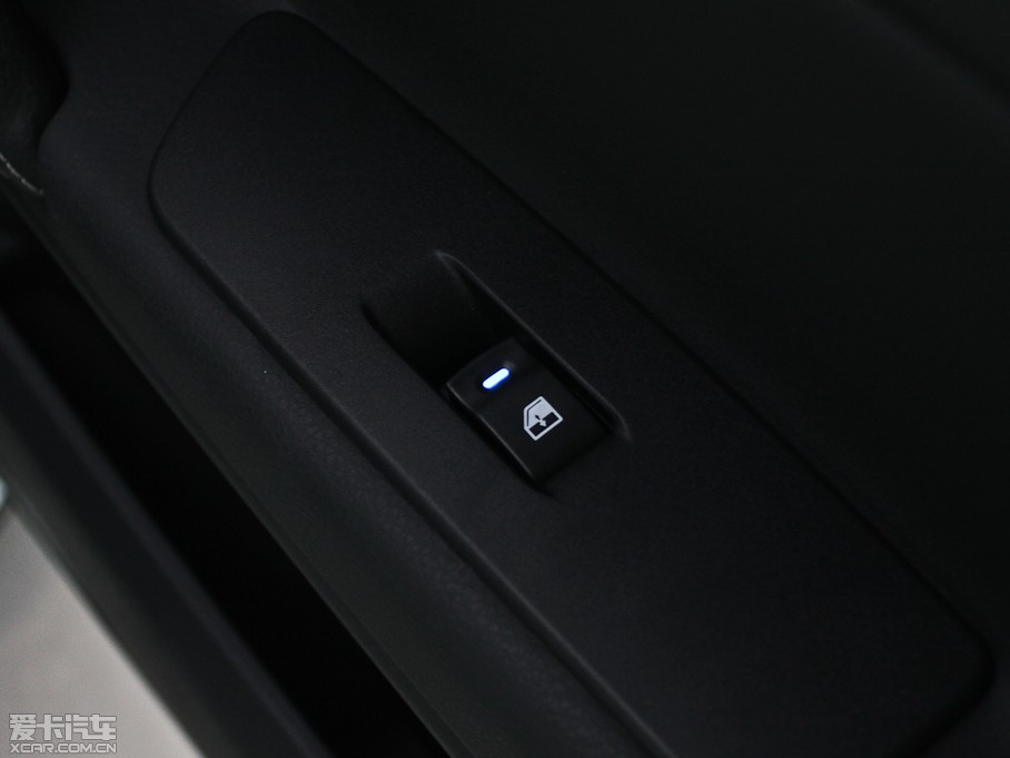 20137 SUV M 2.2T (q)