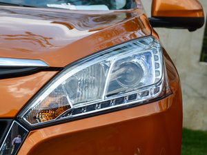 2015款1.8T 自动智尊型 大灯