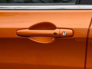2015款1.8T 自动智尊型 主驾门拉手
