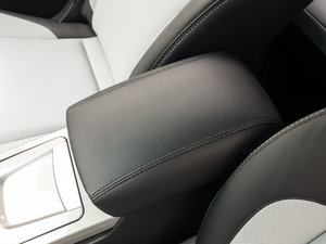 2015款1.8T 自动智尊型 中央扶手箱