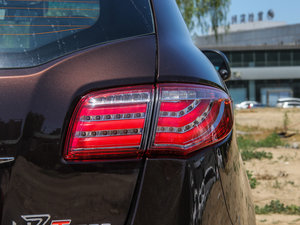 2015款2.2T 四驱旗舰型 尾灯