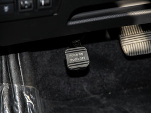 2016款2.2T 智享型 驻车制动器