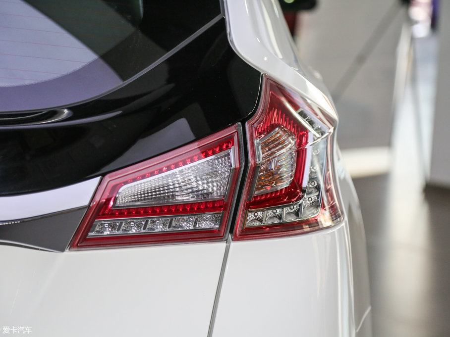 2017(yu)6 SUV 1.8T ԄӿƼֵ