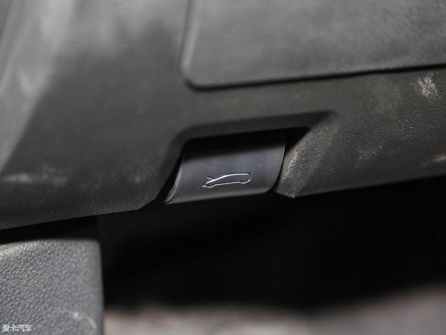 2017(yu)6 SUV 1.8T Ԅ(dng)Ƽֵ