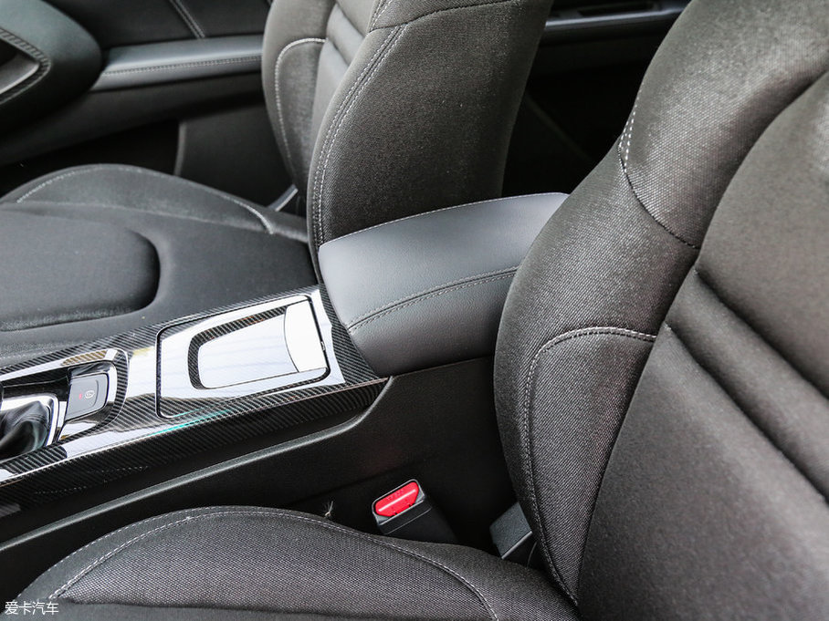 2017(yu)6 SUV Ŀ 1.6T Ԅ(dng)(chung)