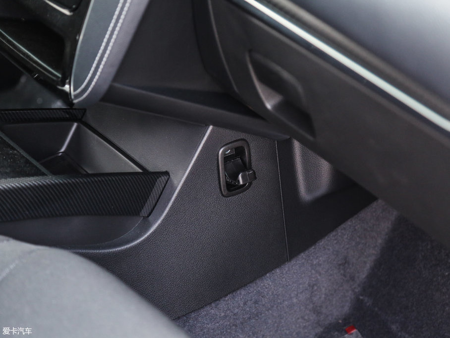 2017(yu)6 SUV Ŀ 1.6T Ԅ(dng)(chung)