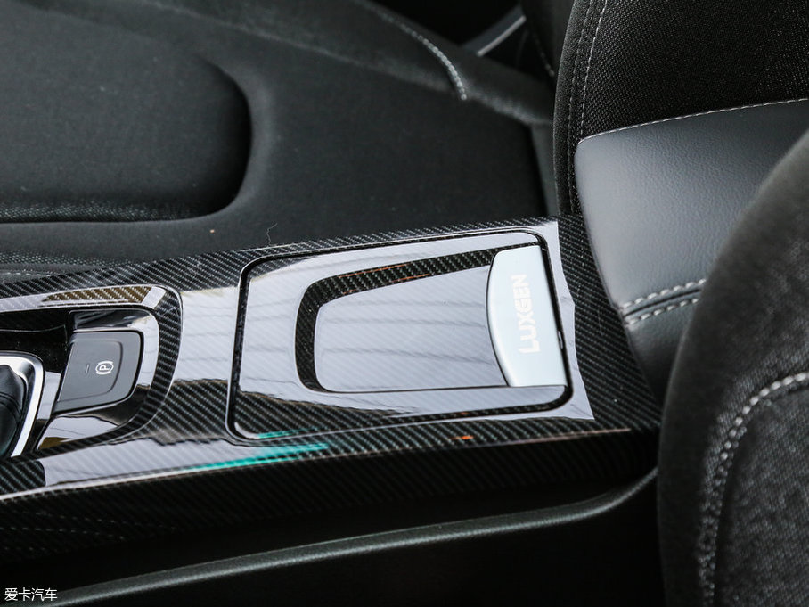 2017(yu)6 SUV Ŀ 1.6T Ԅ(dng)(chung)