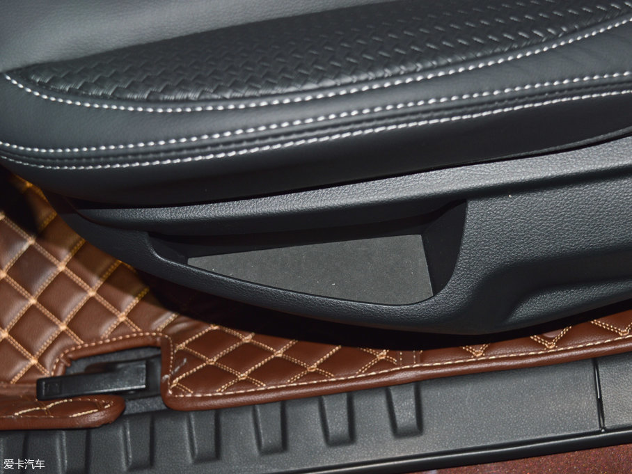 2017(yu)6 SUV Ŀ 1.8T Ԅ(dng)