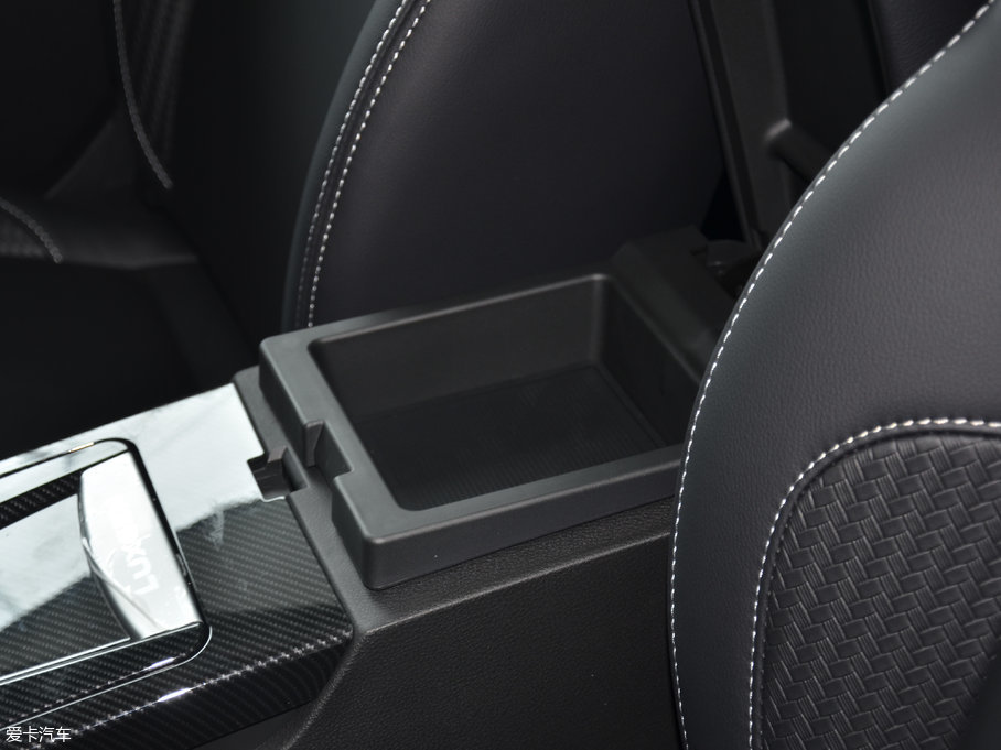 2017(yu)6 SUV Ŀ 1.6T Ԅ(dng)r(sh)