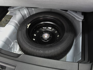 2017款改款 1.8T 自动智尊型 备胎