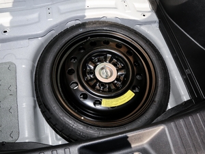 2017款1.6L CVT名士版 备胎