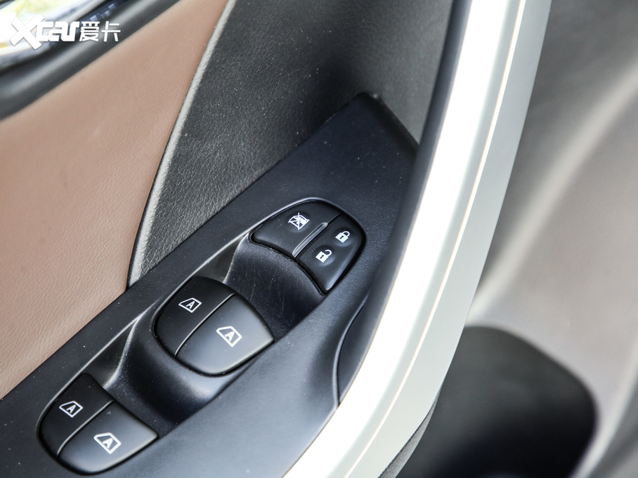 2020T90 2.0L CVTа