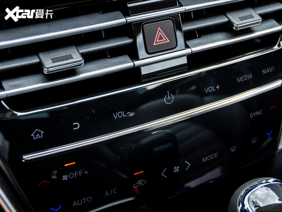 2020T90 2.0L CVTа