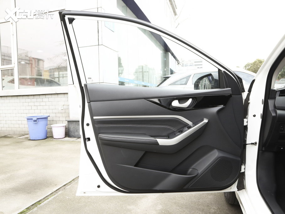 2023���D60 PLUS 1.6L XE CVT���I��