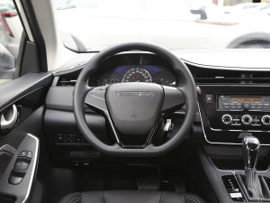 2023款PLUS 1.6L XE CVT潮领版 方向盘