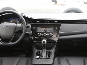 2023款PLUS 1.6L XE CVT潮领版 中控台