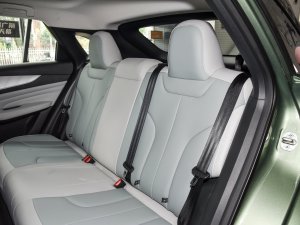 2023款110km iE版 后排座椅