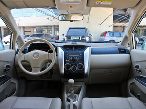2012款1.6L 手动尊贵版 内饰全景