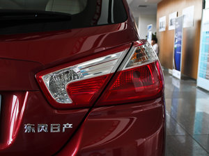 2012款1.6L 手动尊贵版 尾灯