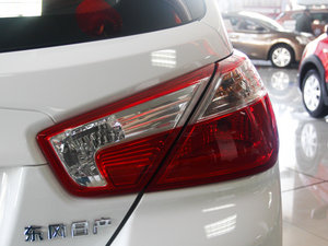 2013款1.6L 自动时尚版 尾灯