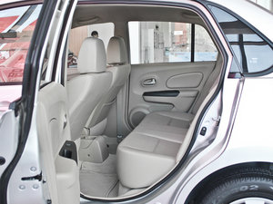 2013款1.6L 自动时尚版 后排空间