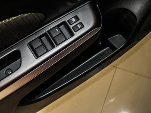2014款1.6L 手动版 前门储物空间