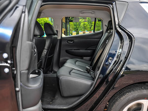 2014款领航版6.6KW 后排空间