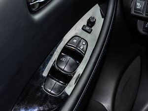 2014款领航版6.6KW 主驾车窗控制区	