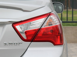 2014款1.6L 手动精彩版  尾灯
