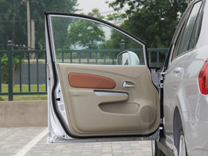 2014款1.6L 手动精彩版  驾驶位车门
